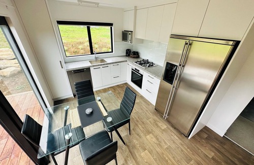Bombay House | Escape the city rush & stay in this new house in the beautiful Bombay Hills.