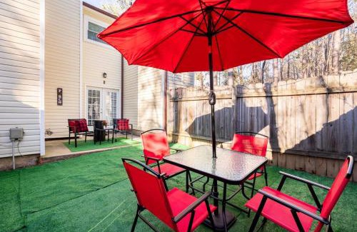 Peachtree Corners Apartment | Escape the City w/King Bed, Arcade Games & Firepit