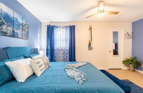 Peachtree Corners Apartment | Escape the City w/King Bed, Arcade Games & Firepit