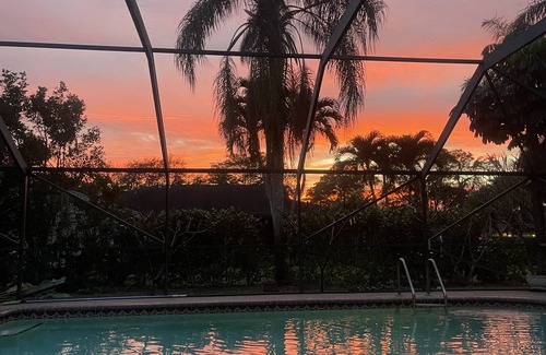 Wellington House | Escape the cold weather, enjoy the pool, blue skies, & sunny beaches sleeps 10