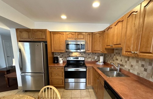 Collingwood House | Escape to a 2 bdrm home in quiet area w/full kitchen, private patio w/BBQ