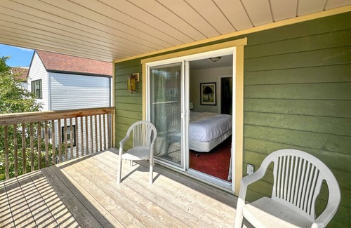 Collingwood House | Escape to a 2 bdrm home in quiet area w/full kitchen, private patio w/BBQ