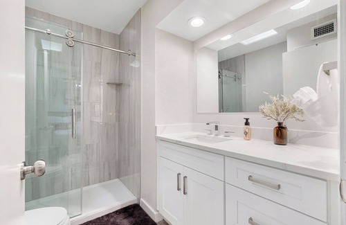 Live Oak Condo | Escape to a cozy oasis in the city...
