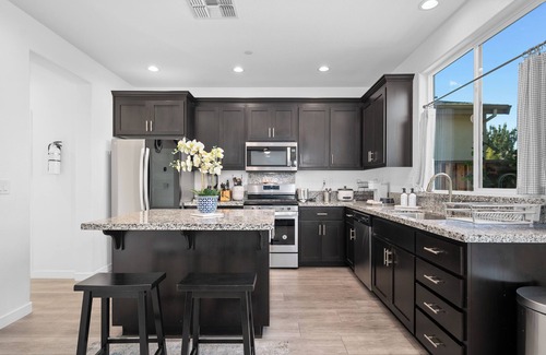 North Natomas House | Escape to a Dreamy and Stylish Home in Natomas!