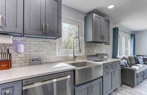 Town of Lumberland House | Escape to a new home with hot tub, fire pit, hiking, water park & casino nearby!