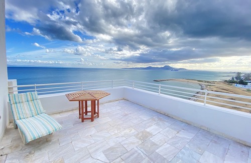 Le Kram Apartment | Escape to a Seaside Paradise: Stunning Sea View Apartment Awaits