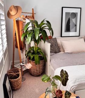 Parkdale House | Escape to a Stylish Retreat House in Parkdale