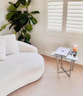 Parkdale House | Escape to a Stylish Retreat House in Parkdale