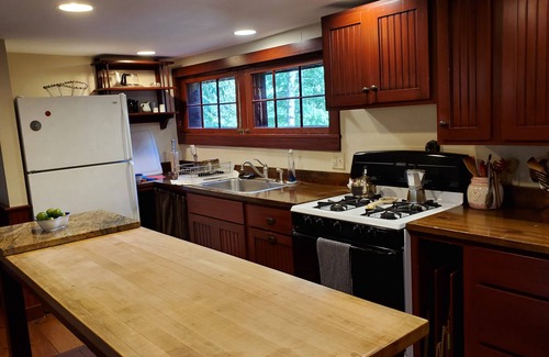 Forest Dale House | Escape to an Historic Lodge with Lake Dunmore at your feet!