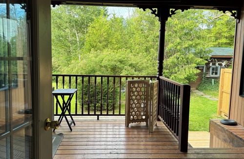 Wiarton House | Escape to Blue Wolf Inn – Pet-Friendly, Hot Tub, Nature Lovers' Getaway