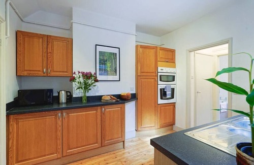 Winchester Apartment | Escape to Boscobel: Enjoy a Cosy 1 Bed Apartment with Free Parking