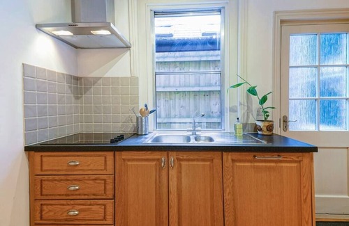 Winchester Apartment | Escape to Boscobel: Enjoy a Cosy 1 Bed Apartment with Free Parking