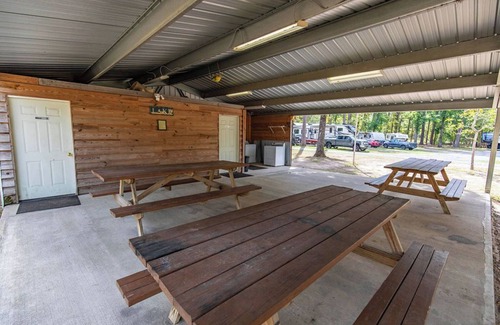 Dry Creek Cabin | Escape to Bundick Lake: Your Charming Cabin Retreat Awaits