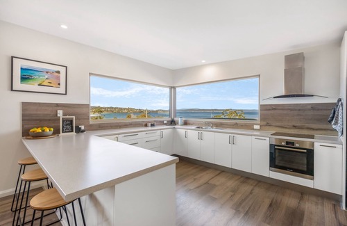 Primrose Sands House | Escape to Coastal Tranquility - 400m from Primrose Sands Beach