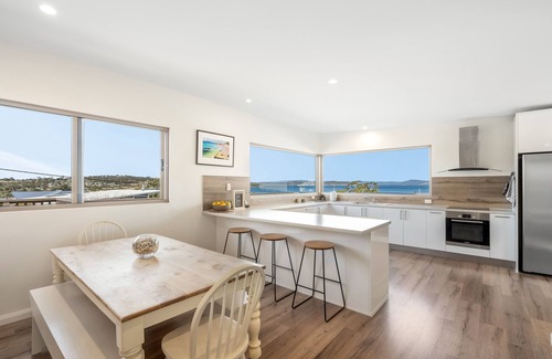 Primrose Sands House | Escape to Coastal Tranquility - 400m from Primrose Sands Beach