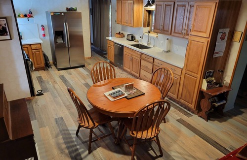 Pine Cabin | Escape to Cool Twin Pines!