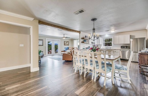 Brent House | Escape to Five Flags Retreat, Family & Pet Friendly