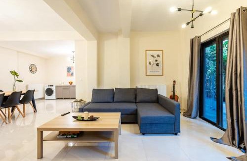 Kalamata Apartment | Escape to Kalamata's Old City Your Urban Oasis