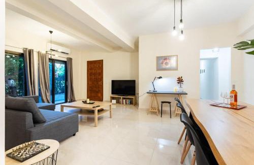 Kalamata Apartment | Escape to Kalamata's Old City Your Urban Oasis