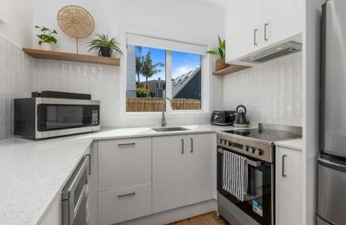 Kohimarama House | Escape to Kohi Cottage - Your Beachside Haven