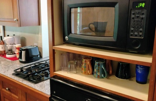 Shelby Cottage | Escape to Lake Michigan Holiday: Private Beach, Silver Lake ORV Park, and Wi-Fi!