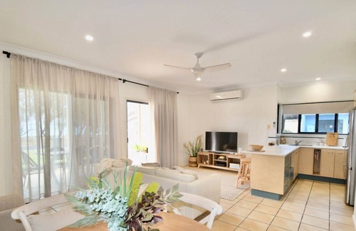 Woodgate House | Escape to Luxury by the Sea!