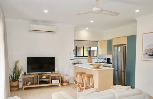 Woodgate House | Escape to Luxury by the Sea!