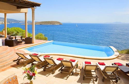 Badia de Palma Villa | Escape to Luxury: Rent Mallorca Villa 1452