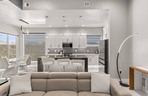 Las Cruces House | Escape to Modern Luxury With Organ Mountain Views