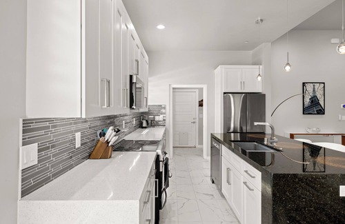 Las Cruces House | Escape to Modern Luxury With Organ Mountain Views