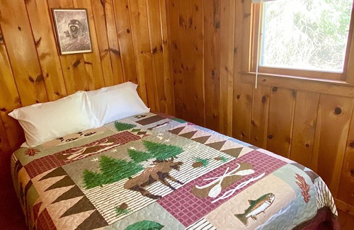 Newberry Resort | Escape to nature in the Rustic Retreat Cabin