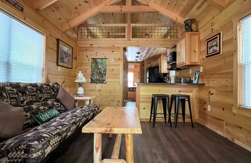 Mooresboro Cabin | Escape to nature in this cabin