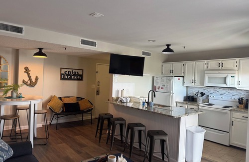 Myrtle Beach Condo | Escape to OCEAN BREEZE/2 BR Condo with Stunning Ocean Front Views