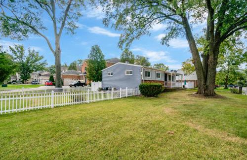 Alexandria West House | Escape to our cozy 3 Bed Rm 2 Bath Unit in Alexandria VA