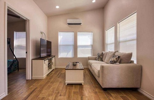 Aransas Pass Cabin | Escape to our cozy 2 bedroom cabin in Aransas Pass, perfect for families of up to 6