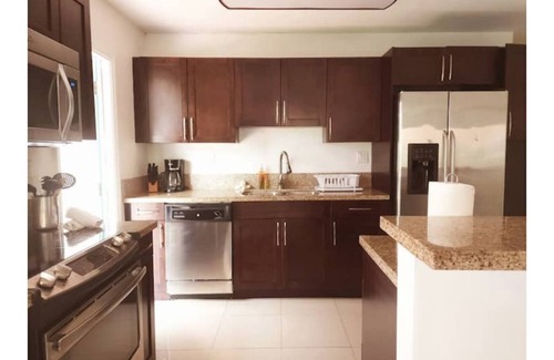 Riverside Park House | Escape to Paradise! Enjoy a Relaxing Vacation - B2