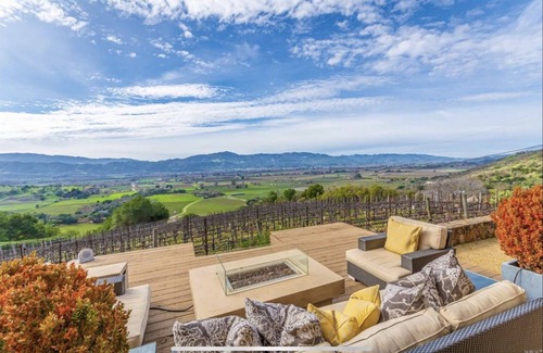 Napa Valley House | Escape to Paradise: A Stunning Tuscany-Style Home with Views of Vineyards