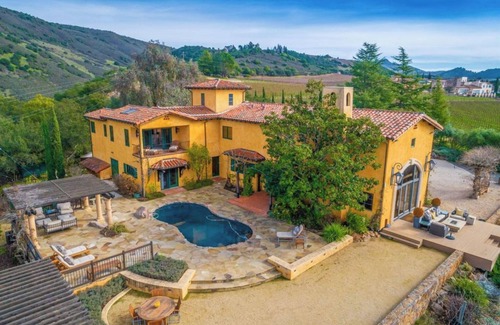 Napa Valley House | Escape to Paradise: A Stunning Tuscany-Style Home with Views of Vineyards