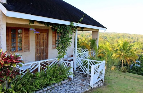 Little Bay House | Escape to Parakeet Hill: Where Luxury Meets Nature’s Tranquility