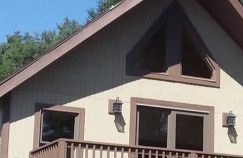 Hobart House | Escape to romantic cabin in the Catskills with breathtaking views.