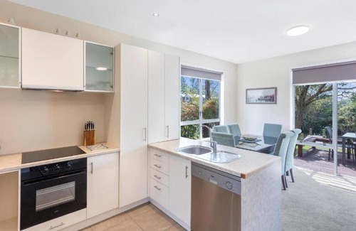 Mourea Apartment | Escape to Rotorua almost on the lake Rotorua for peace and quite stay