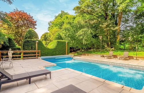Cowbridge Cottage | Escape to rustic charm and relaxation at this one-bedroom log cabin near Cowbridge.