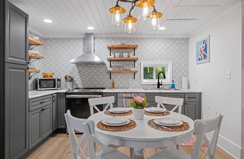 Long Beach House | Escape to Sea-Clusionoki cottage. Roam the coast w/FREE GOLF CART