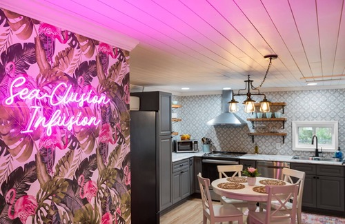 Long Beach House | Escape to Sea-Clusionoki cottage. Roam the coast w/FREE GOLF CART