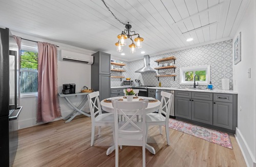 Long Beach House | Escape to Sea-Clusionoki cottage. Roam the coast w/FREE GOLF CART