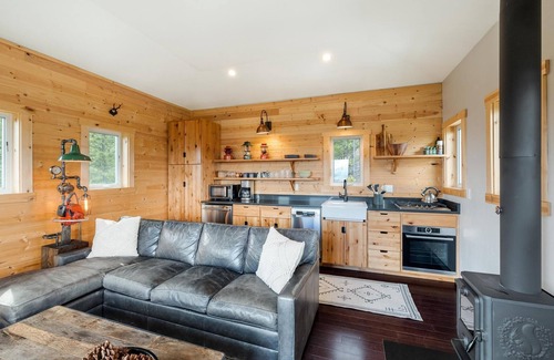 Sandpoint Apartment | Escape to Serenity: Lookout Tower with Hot Tub, near Schweitzer and Pet-Friendly