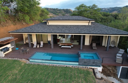 Coco Villa | Escape to Serenity: Stunning Ocean View Retreat - All Inclusive Available