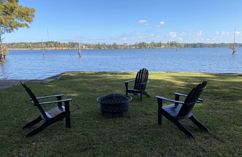 Farmerville House | Escape to Serenity Lake House on Lake D'Arbonne, Fire Pit, Porch and Boat House