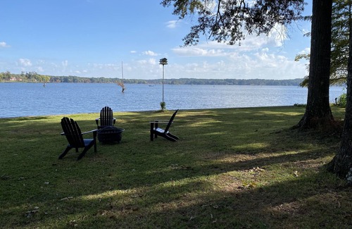 Farmerville House | Escape to Serenity Lake House on Lake D'Arbonne, Fire Pit, Porch and Boat House