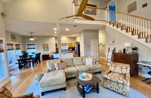 Pirates Beach House | Escape to Sunshine Daydream: Your Retreat Awaits in Pirate's Beach